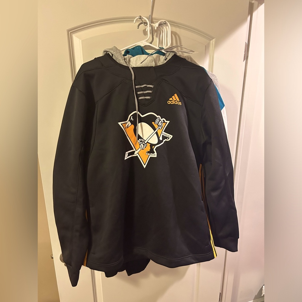 Brand new penguins hoodie nhl with tags